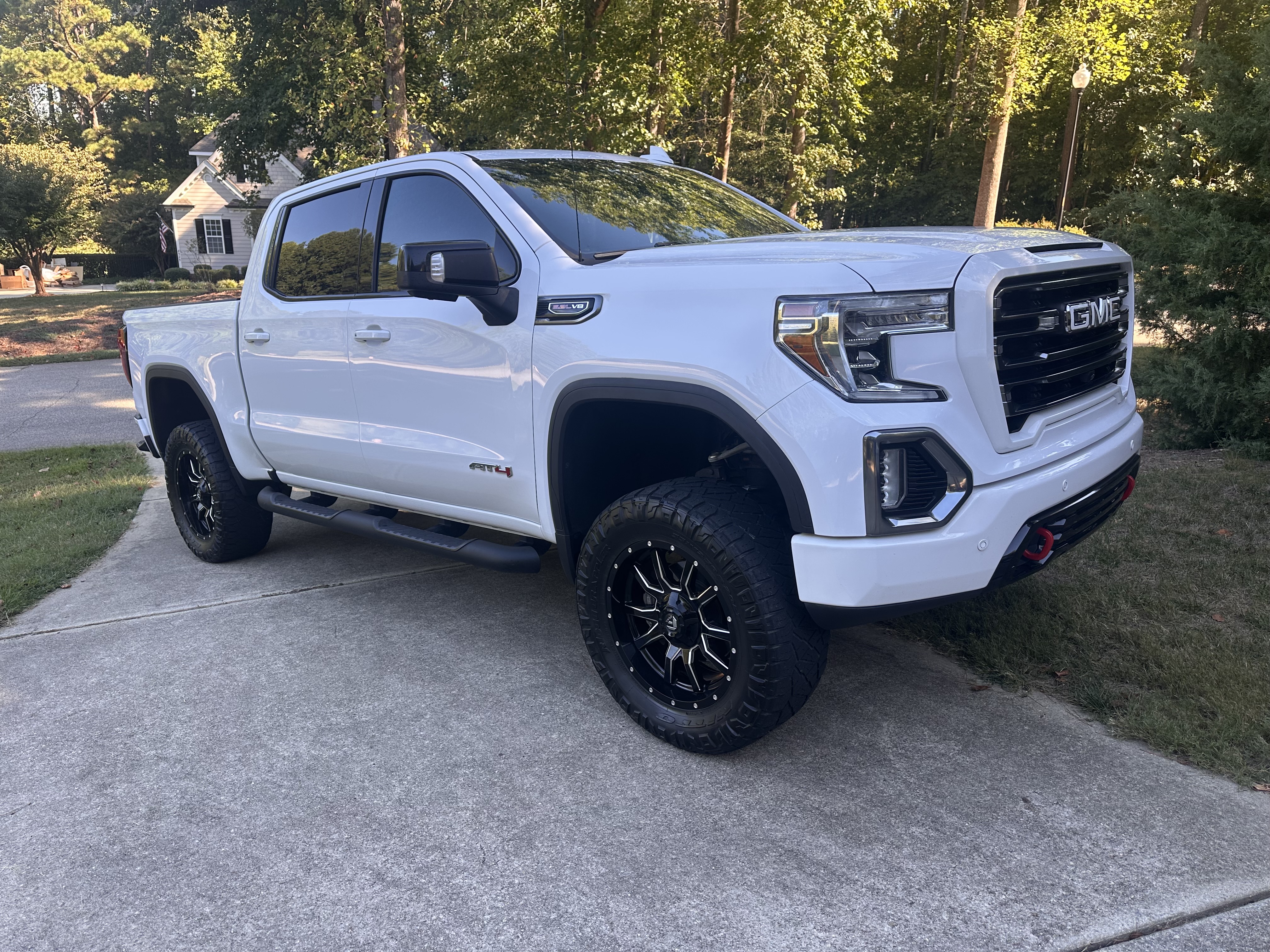 Used 2020 GMC Sierra 1500 AT4 w/ AT4 Premium Package AWD/4WD image 1