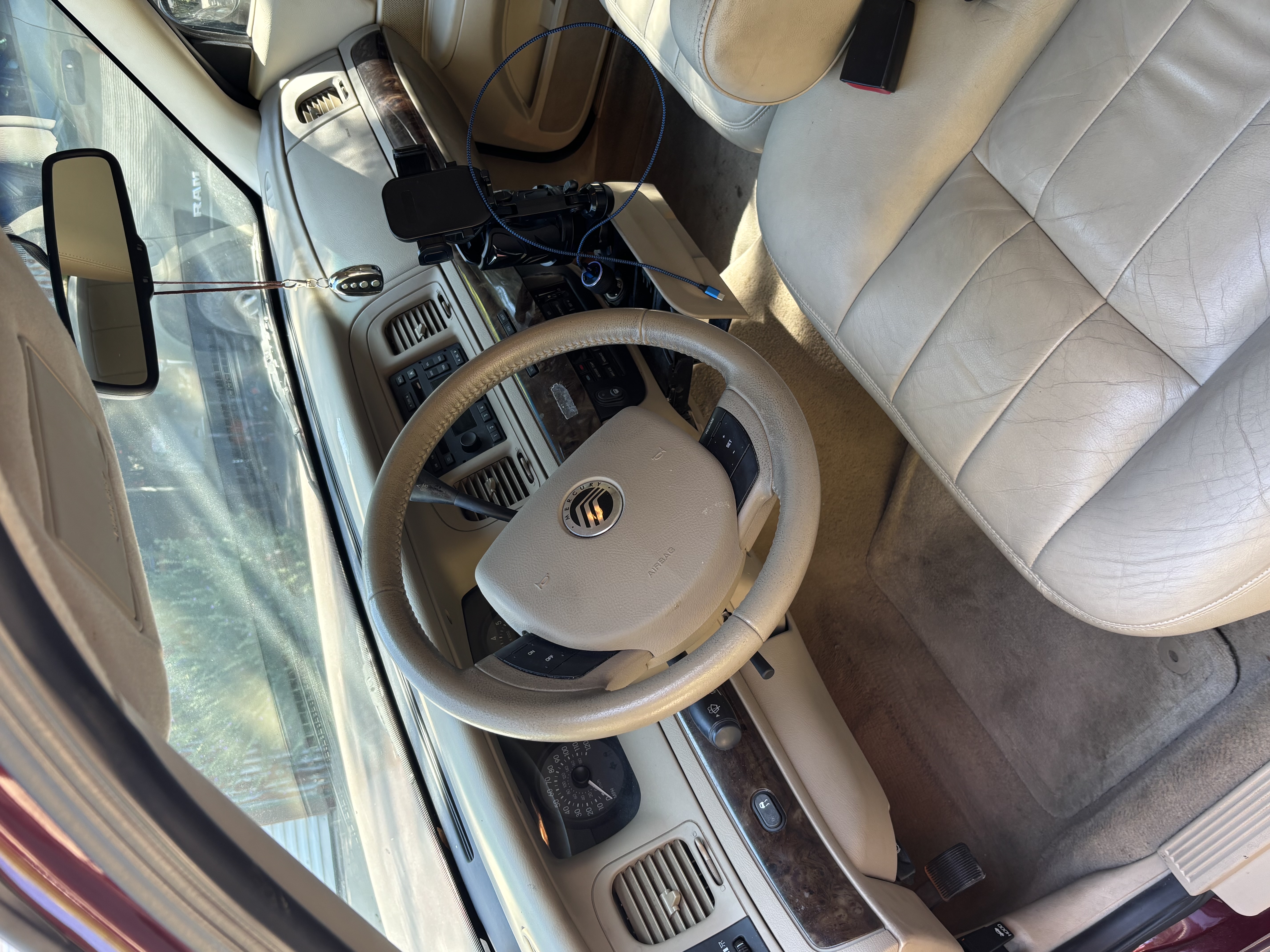 Used 2011 Mercury Grand Marquis LS RWD image 4