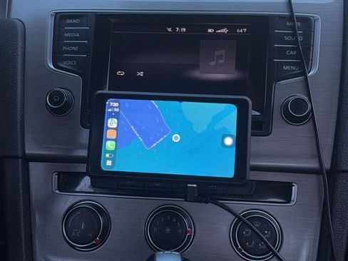 Used 2015 Volkswagen Golf TDI S image 16