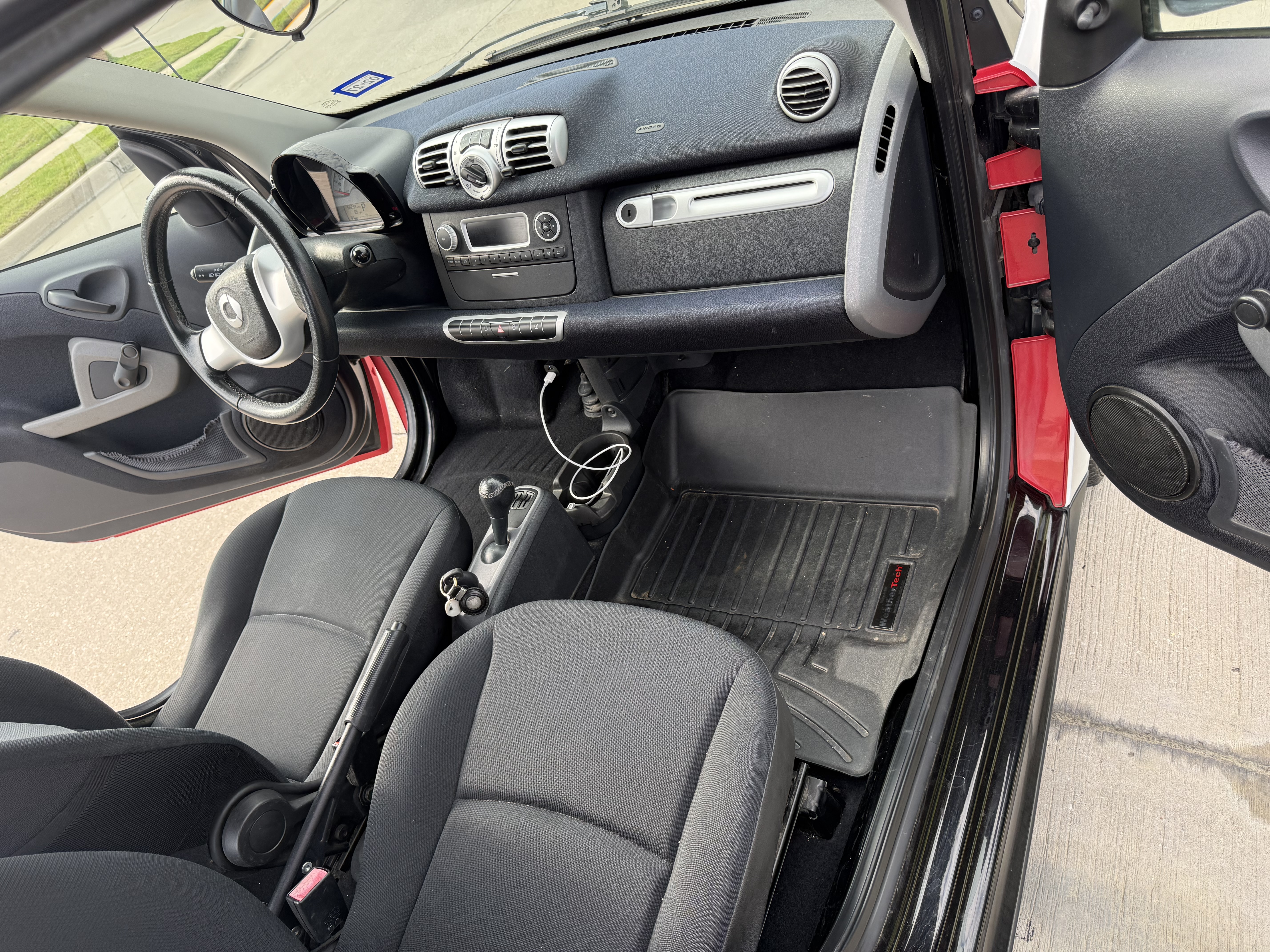 Used 2012 smart fortwo pure RWD image 9