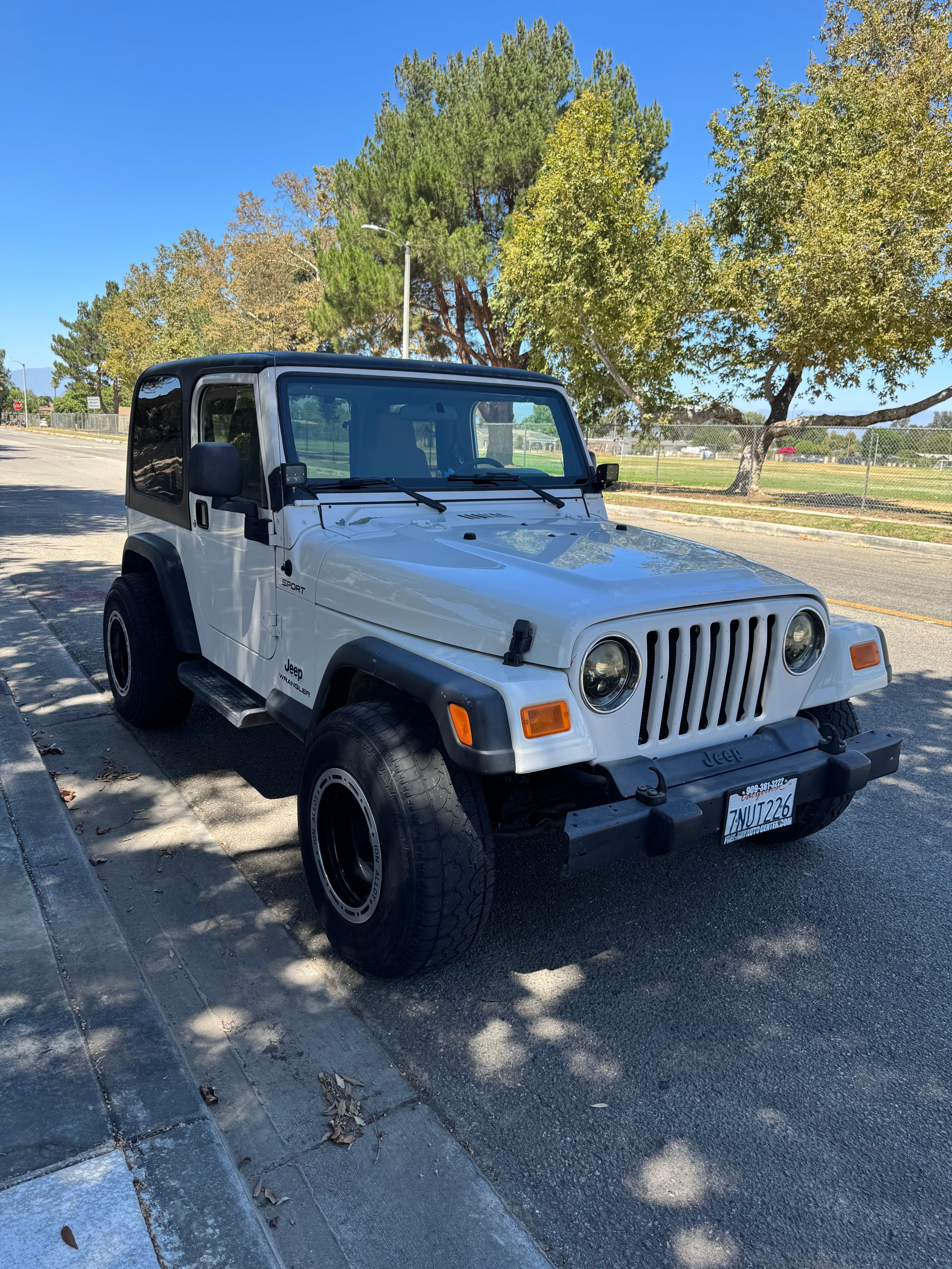 Used 2005 Jeep Wrangler Sport w/ 30" Tire & Wheel Group AWD/4WD image 1