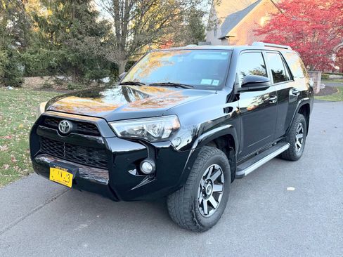 Used 2016 Toyota 4Runner SR5 image 1