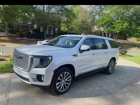 Used 2021 GMC Yukon XL Denali w/ Denali Ultimate Package image 1