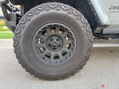 Used 2021 Jeep Gladiator Sport image 20