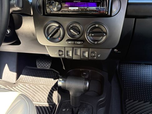 Used 2010 Volkswagen Beetle Final Edition image 21