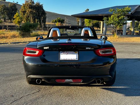 Used 2018 FIAT 124 Spider Lusso image 9