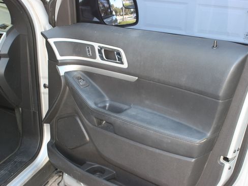 Used 2015 Ford Explorer XLT w/ Equipment Group 202A image 19