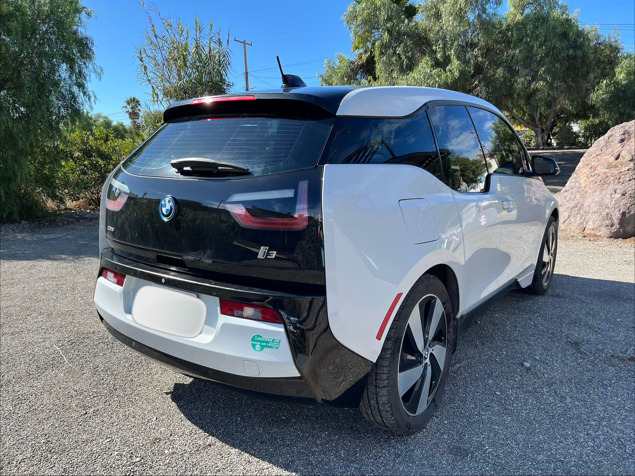 Used 2015 BMW i3 w/ Range Extender RWD image 11
