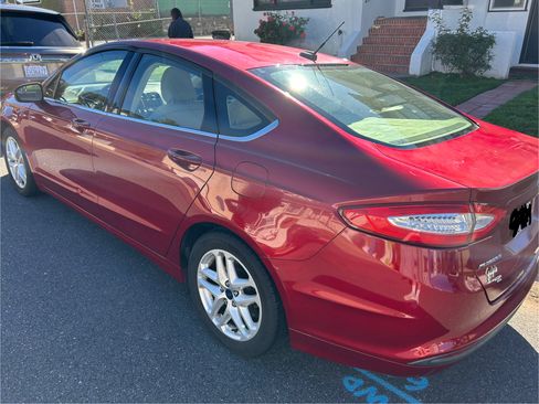 Used 2015 Ford Fusion SE image 9