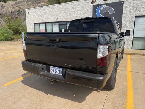 Used 2019 Nissan Titan SV w/ SV Convenience Package AWD/4WD image 10