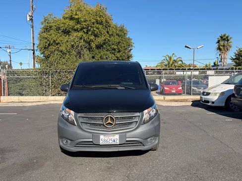 Used 2020 Mercedes-Benz Metris image 1