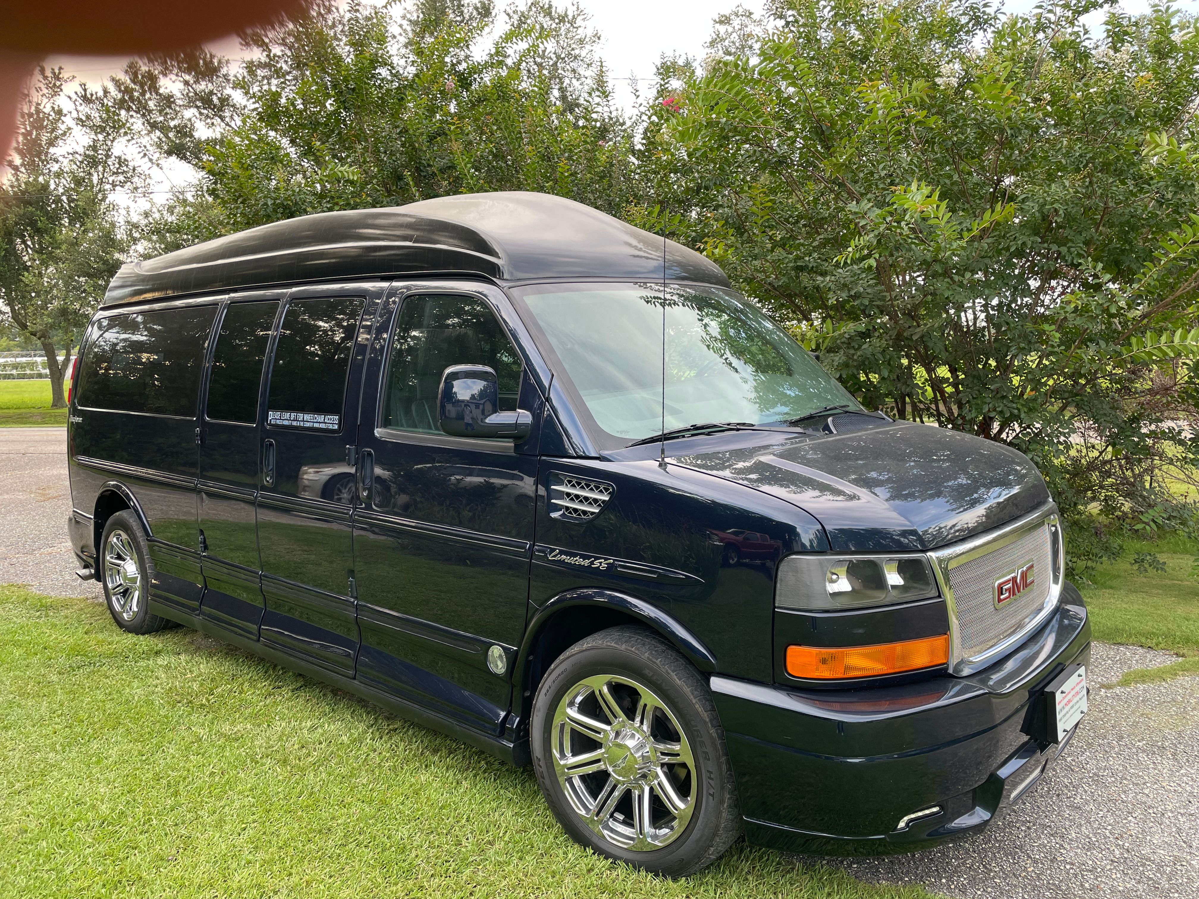 Used 2014 GMC Savana 2500 Extended RWD image 21
