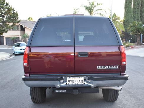Used 1999 Chevrolet Tahoe 4WD 2-Door w/ Preferred Equipment Group image 5