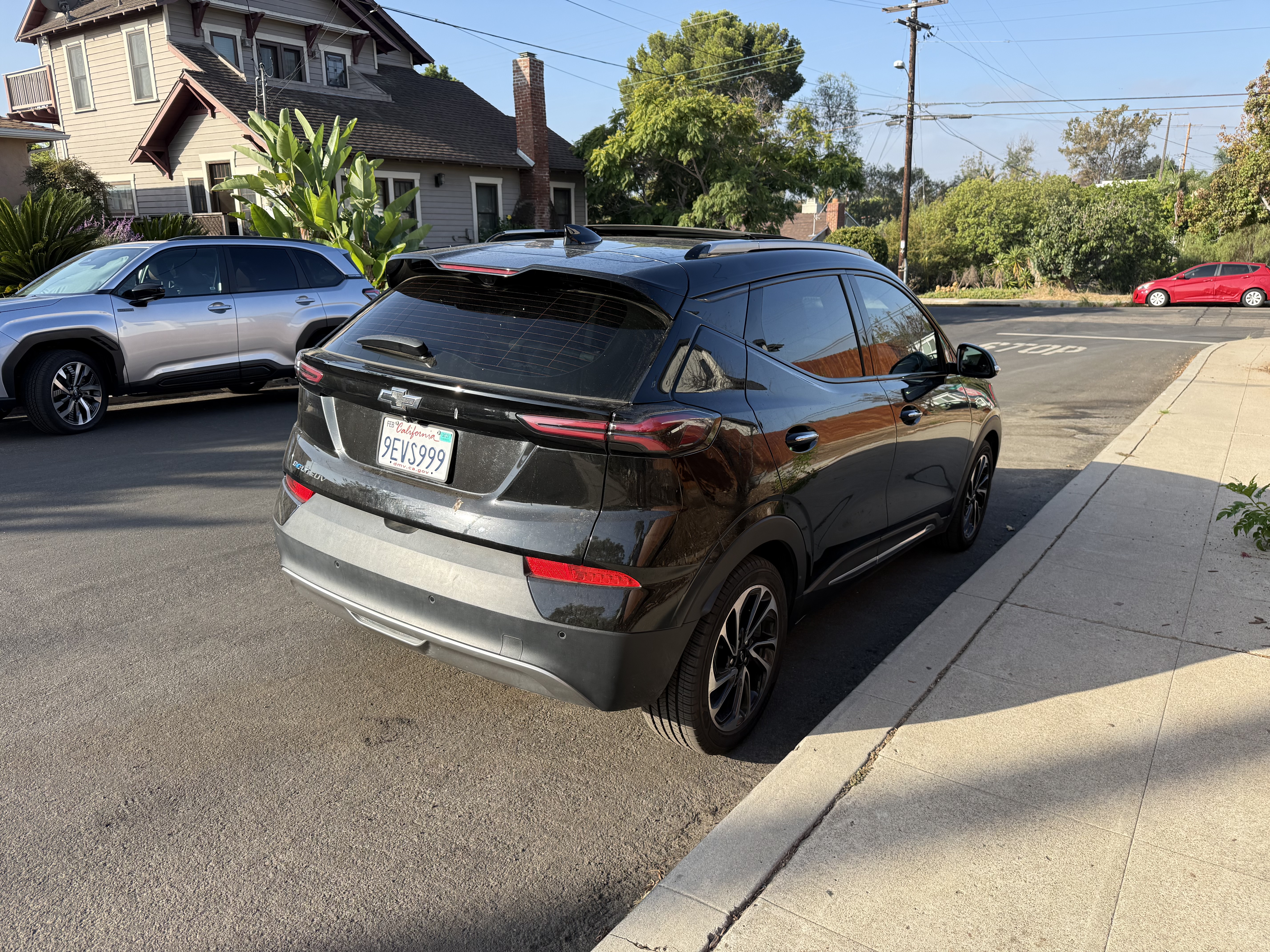 Used 2023 Chevrolet Bolt EUV Premier w/ Sun & Sound Package FWD image 4