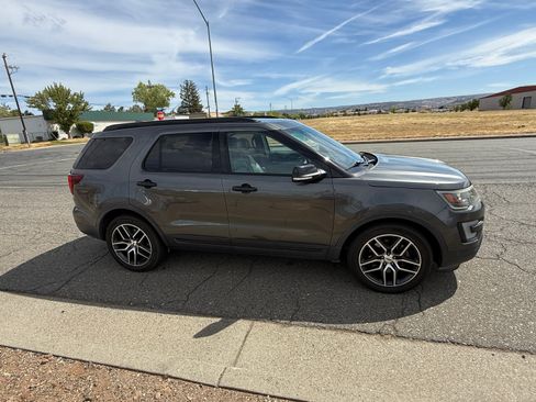 Used 2016 Ford Explorer Sport w/ Equipment Group 401A AWD/4WD image 4