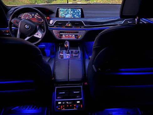 Used 2019 BMW 750i w/ Executive Package image 14