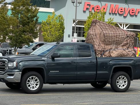 Used 2017 GMC Sierra 1500 SLE image 1