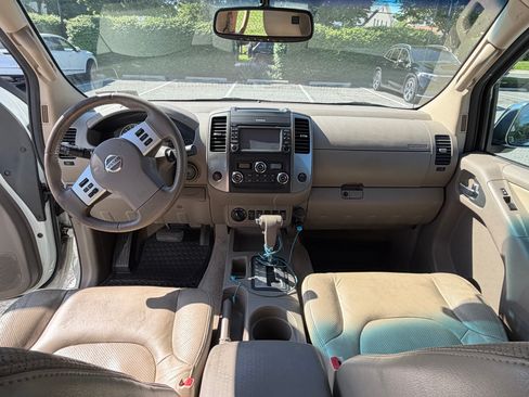 Used 2015 Nissan Frontier SL AWD/4WD image 10