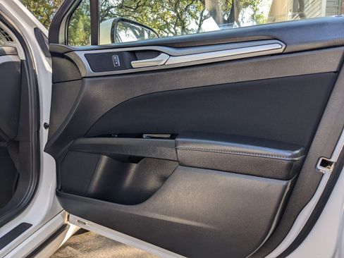 Used 2016 Ford Fusion SE FWD image 17