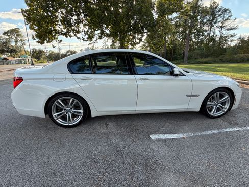 Used 2014 BMW 750i image 10