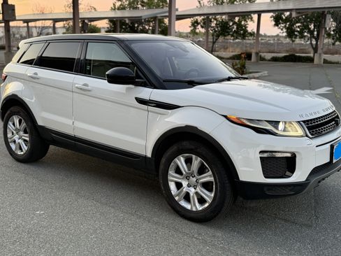 Used 2018 Land Rover Range Rover Evoque SE Premium AWD/4WD image 4