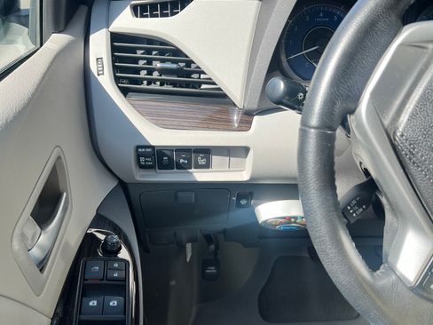 Used 2016 Toyota Sienna XLE w/ XLE Navigation Package image 11