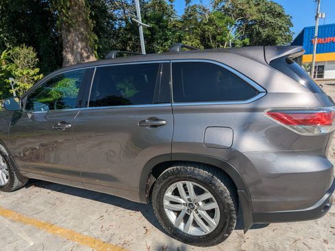 Used 2016 Toyota Highlander LE image 2