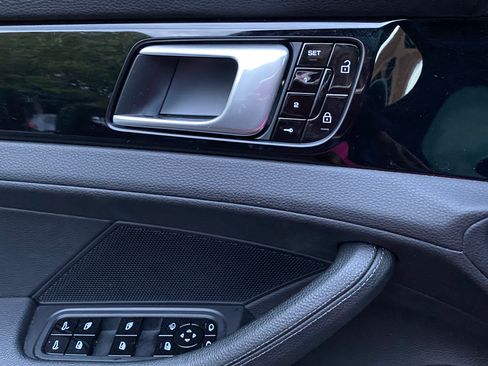 Used 2020 Porsche Panamera image 22