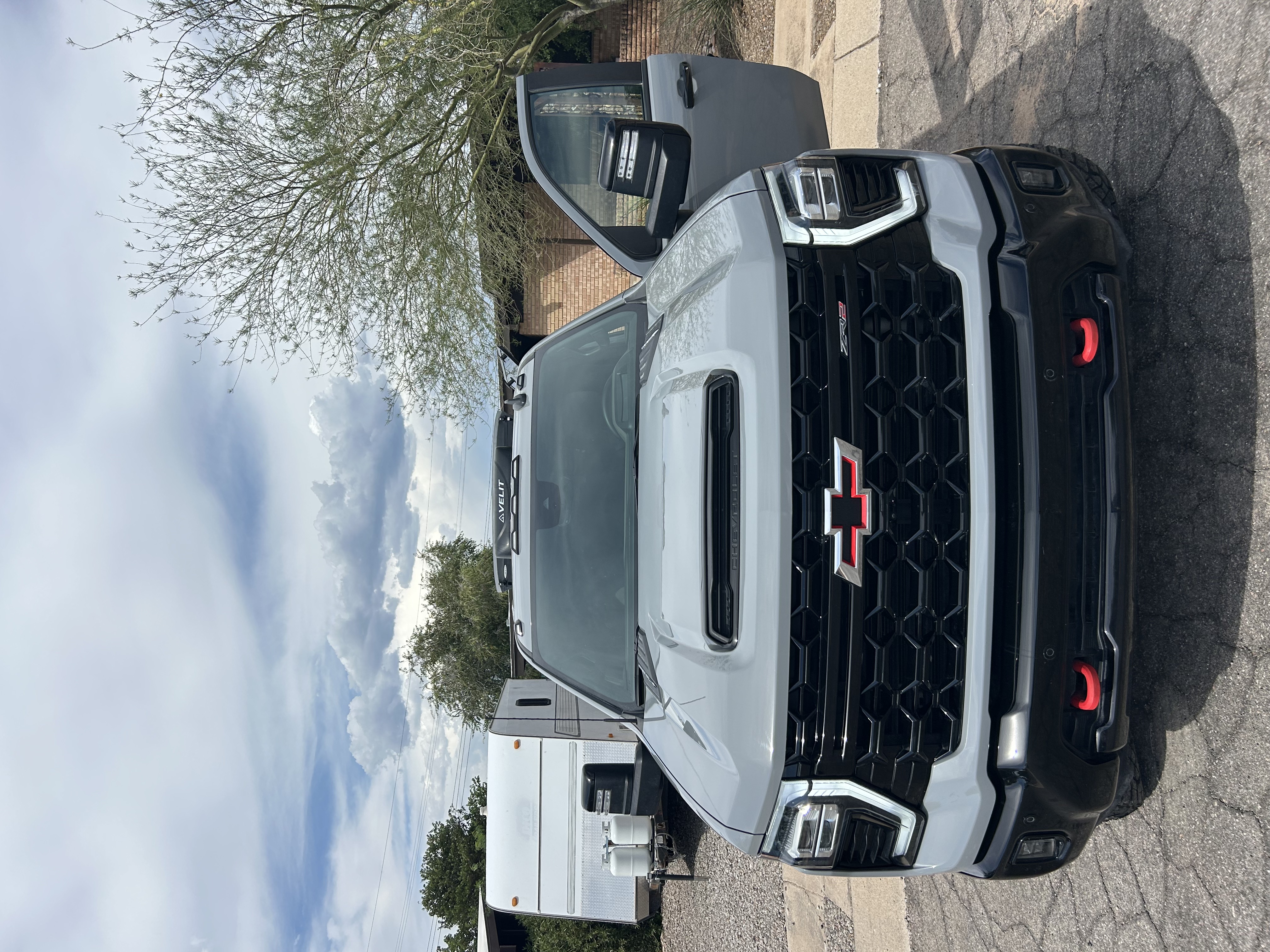 Used 2025 Chevrolet Silverado 2500 ZR2 w/ Technology Package AWD/4WD image 2