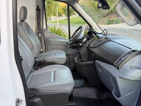 Used 2019 Ford Transit 250 148 Medium Roof image 4