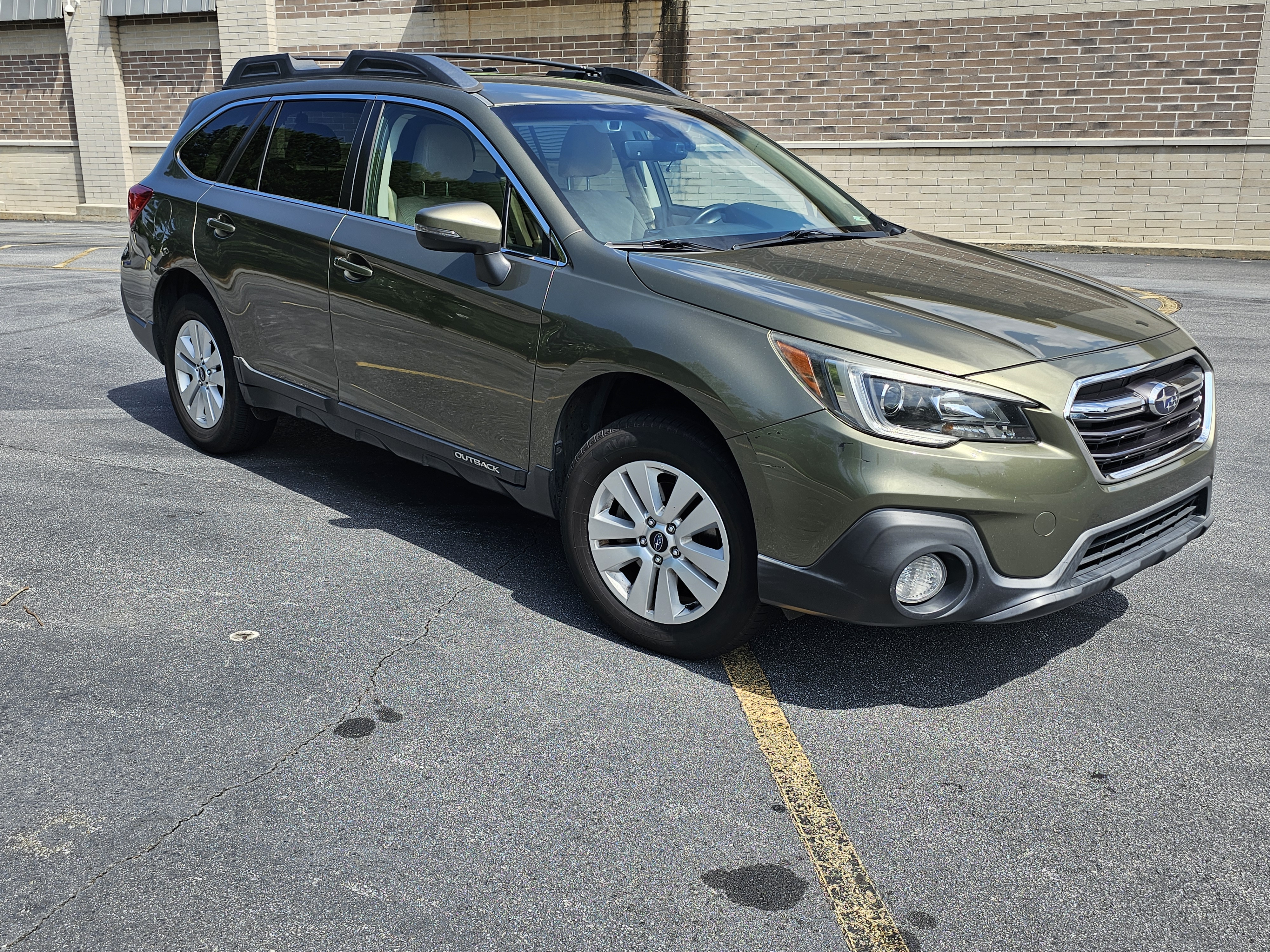 Used 2018 Subaru Outback 2.5i Premium AWD/4WD image 4