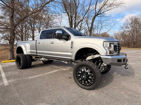 Used 2020 Ford F350 Limited image 5