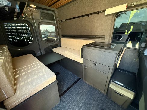 Used 2024 Mercedes-Benz Sprinter 2500 image 8