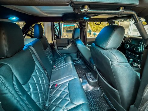 Used 2017 Jeep Wrangler Unlimited Sport w/ Quick Order Package 24S AWD/4WD image 9