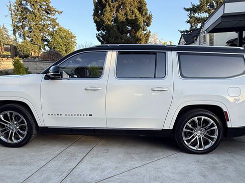 Used 2023 Jeep Grand Wagoneer L Series II w/ Premium Group II image 2