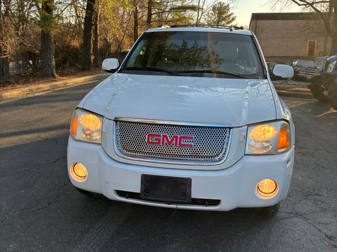 Used 2007 GMC Envoy Denali image 2