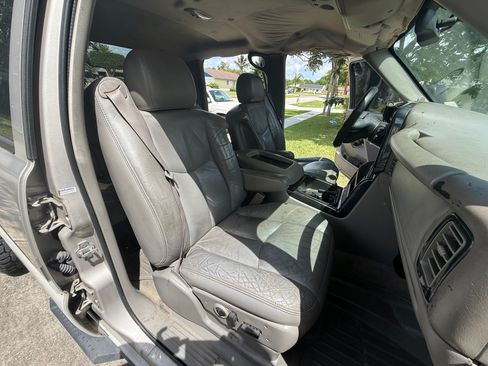 Used 2007 Chevrolet Silverado 2500 LT w/ Heavy-Duty Power Package AWD/4WD image 12