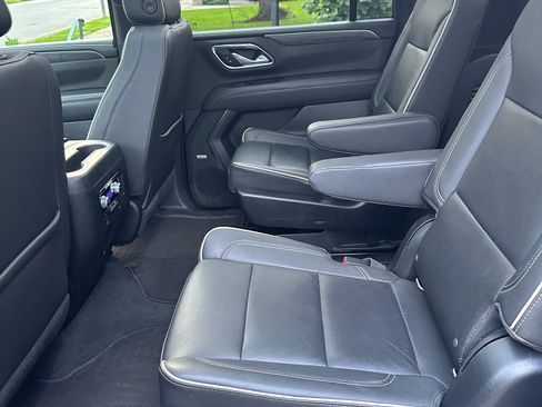 Used 2022 GMC Yukon XL SLT w/ SLT Premium Package AWD/4WD image 14