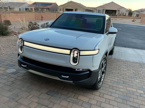 Used 2024 Rivian R1T Adventure image 4