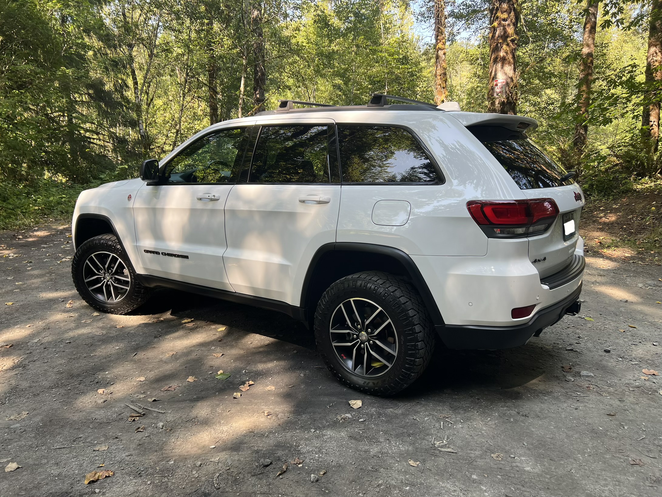 Used 2017 Jeep Grand Cherokee Trailhawk w/ Trailhawk Luxury Group AWD/4WD image 6