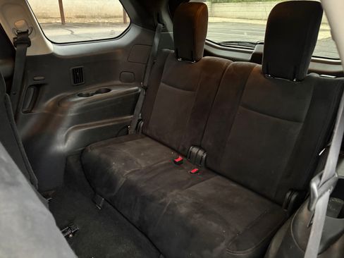 Used 2016 Nissan Pathfinder SV image 16