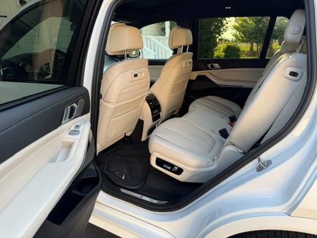 Used 2022 BMW X7 M50i w/ Dynamic Handling Package AWD/4WD image 11