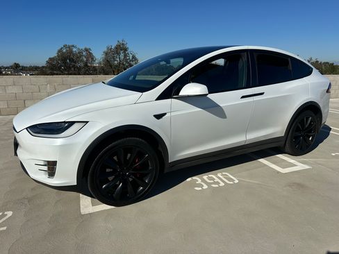 Used 2016 Tesla Model X P90D image 1