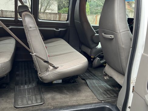 Used 2016 Chevrolet Express 3500 LT w/ LT Preferred Equipment Group image 18