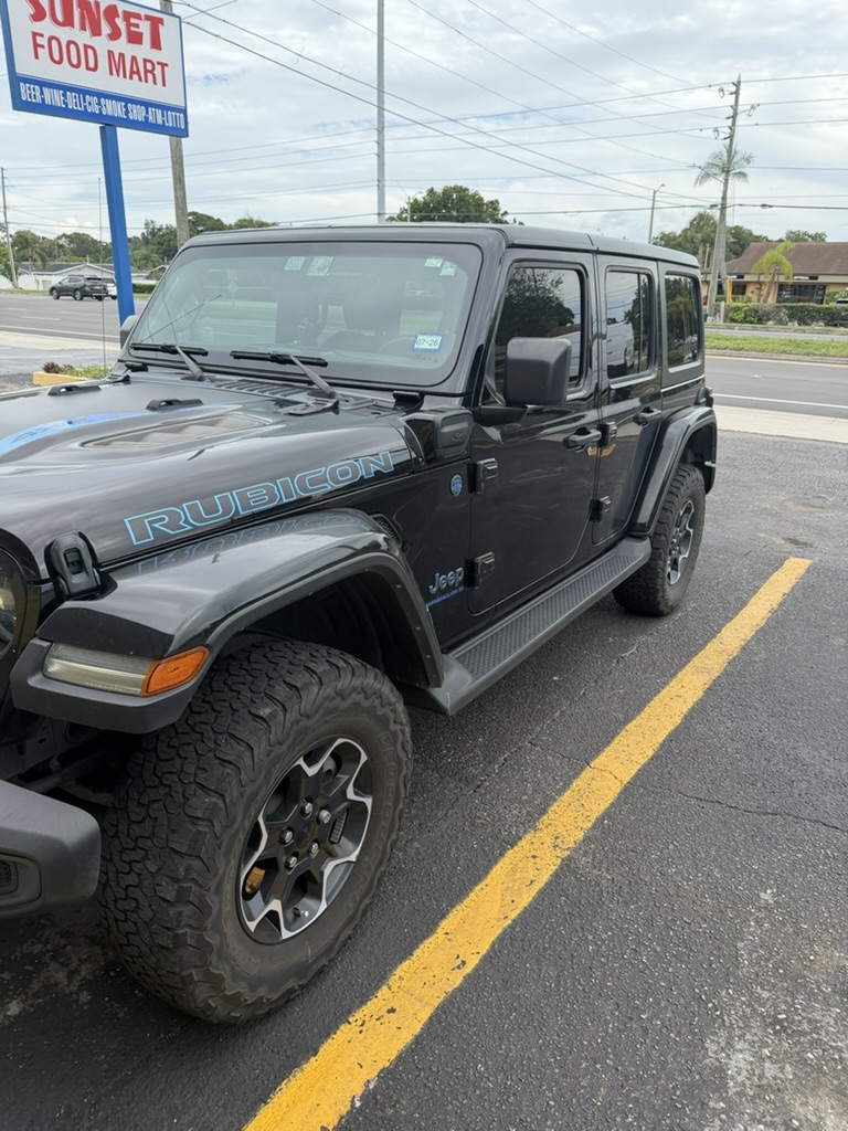 Used 2023 Jeep Wrangler Unlimited Rubicon 4xe w/ Cold Weather Group AWD/4WD image 4