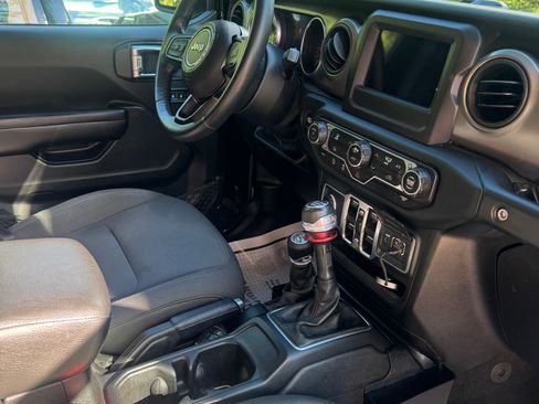 Used 2018 Jeep Wrangler Unlimited Sport S AWD/4WD image 27