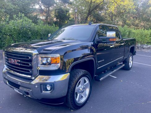 Used 2015 GMC Sierra 2500 SLT w/ Duramax Plus Package AWD/4WD image 6