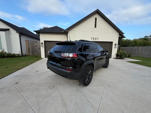 Used 2020 Jeep Cherokee Latitude AWD/4WD image 5