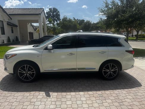 Used 2017 INFINITI QX60 Luxe w/ Deluxe Technology Package AWD/4WD image 16