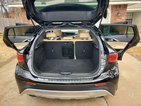 Used 2018 INFINITI QX30 Premium AWD/4WD image 13